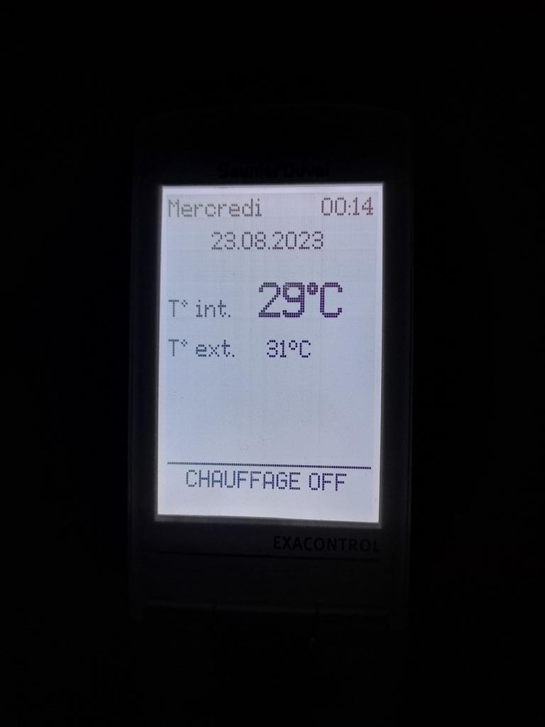 Il est 2h du matin (thermostat n'affiche pas la bonne heure): sensation que la planète ne nous répond plus et que la nature "n'est plus bien faite" #toulouse ça sert à rien d'ouvrir les fenêtres !  😖