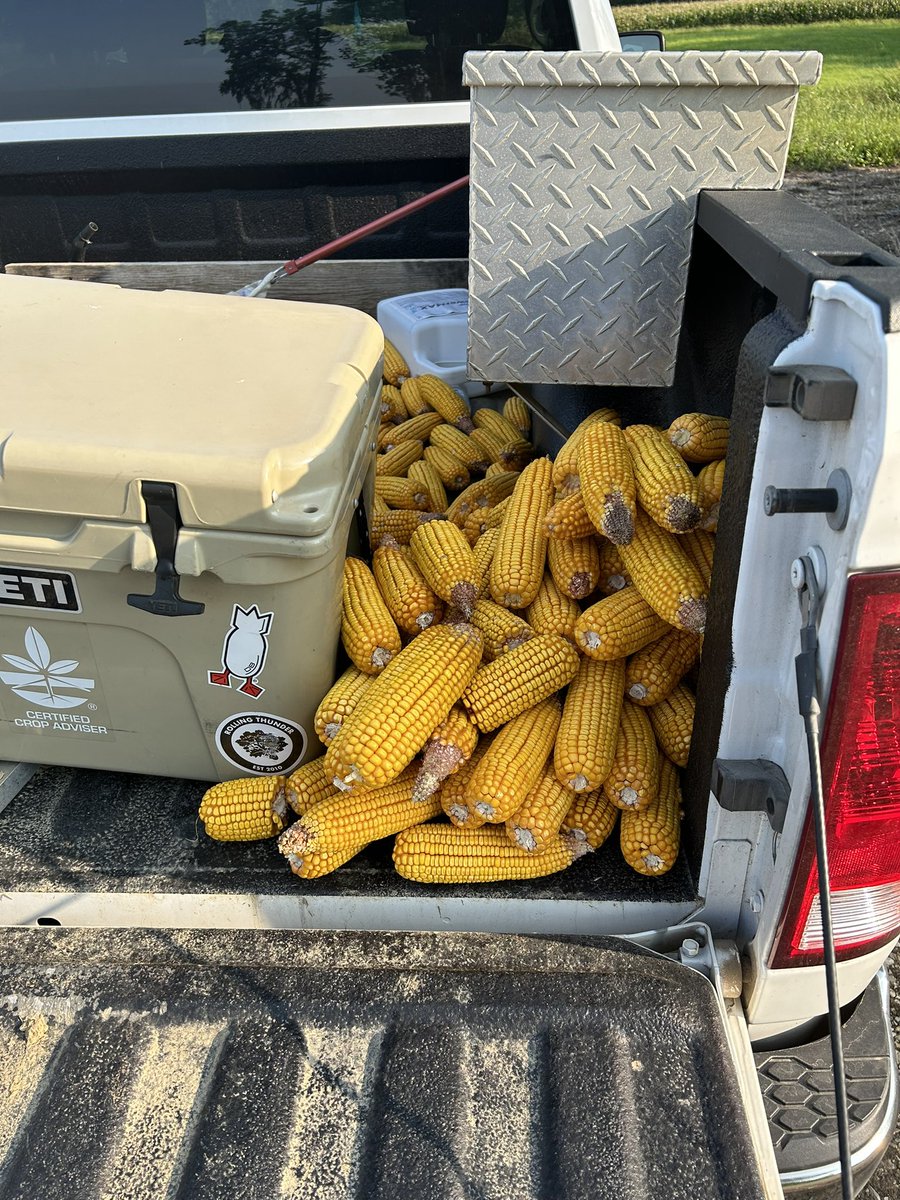 MaizeMan_Seth's tweet photo. It’s that time of the year. Excited to see what will come from this years work. Just wish we had the temperatures we had last week. #corn23 #WTAgronomy #itshot https://t.co/FFSt3fqN6y