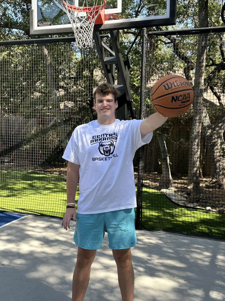 Thank You <a href="/UCAMBB/">Central Arkansas Basketball</a> for inviting me to your camp. Hope you have a great season! @UCACoachPrice @CoachBooneUCA @UCA_JCranford <a href="/WiddersUCA/">Brock Widders</a> #basketball @J_UNO_ELITE <a href="/Jaylenshead/">Jaylen</a> <a href="/es_shead/">Elvin Shead</a> <a href="/Thejshead/">Jamal shead</a>