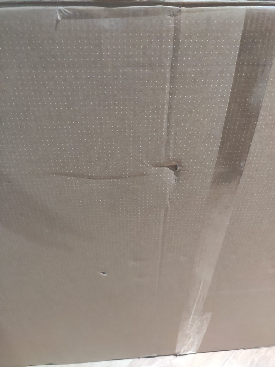 juancar14's tweet photo. VERGÜENZA lo de @SamsungEspana en la reparación de mi S95C comprada el 31/07 en su web oficial por 1800€. Recibo la TV y no enciende. Se la lleva el Servicio técnico y tras 2 semanas me la devuelven peor...Dos agujeros, golpes, panel mal encajado y no enciende. ¿Alguna solución? https://t.co/qly5xZIJHo
