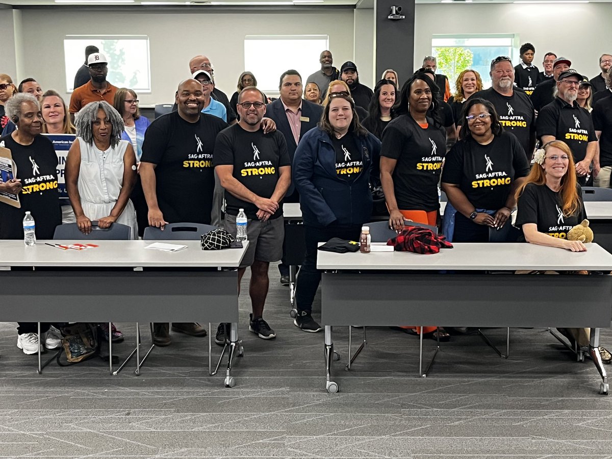 JasonMHoskins's tweet photo. Honored to spend the National Day of Solidarity with SAG-AFTRA members as well as the brothers and sisters of organized labor. Was able to share more about my legislation to bring good Union film jobs back to MI as we rallied in solidarity with the WGA and SAG-AFTRA strikes. https://t.co/P23nLjoxGI