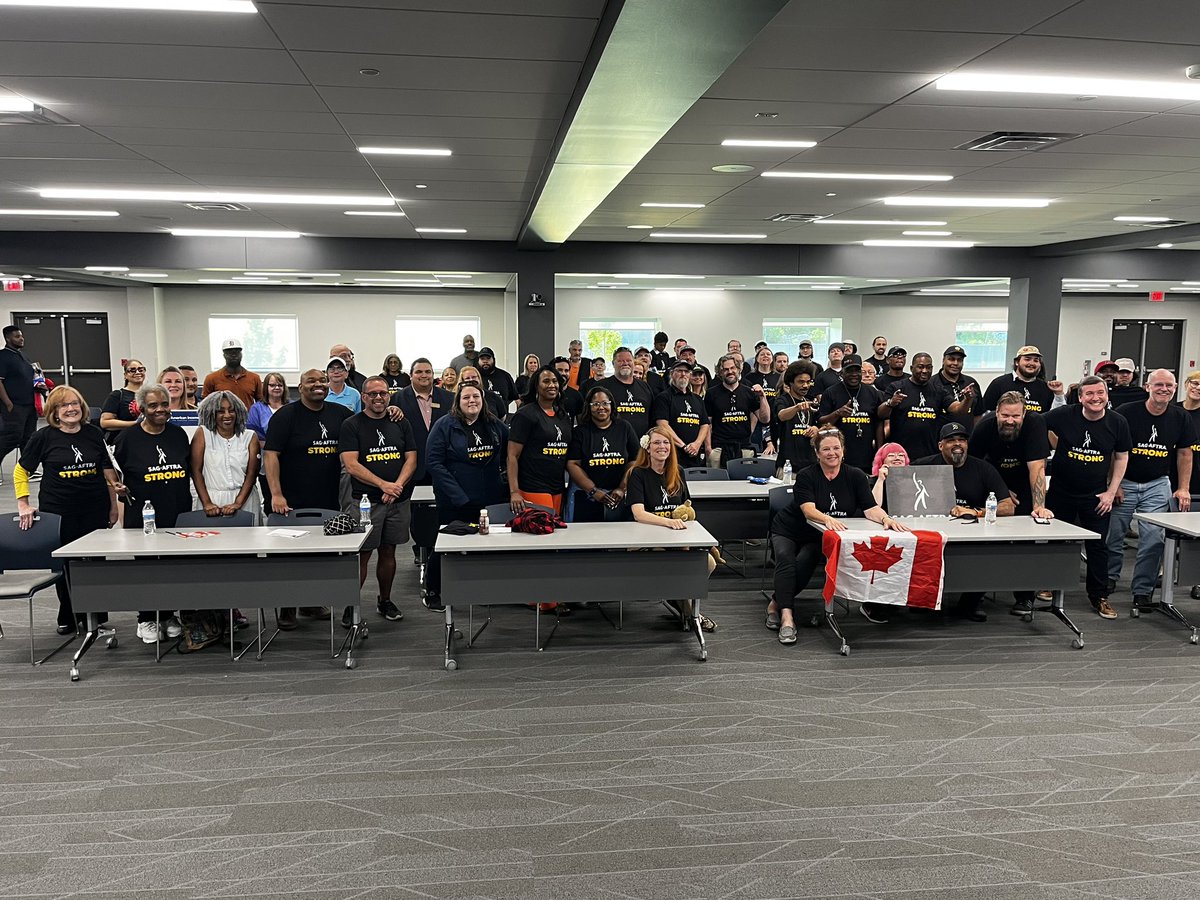 JasonMHoskins's tweet photo. Honored to spend the National Day of Solidarity with SAG-AFTRA members as well as the brothers and sisters of organized labor. Was able to share more about my legislation to bring good Union film jobs back to MI as we rallied in solidarity with the WGA and SAG-AFTRA strikes. https://t.co/P23nLjoxGI