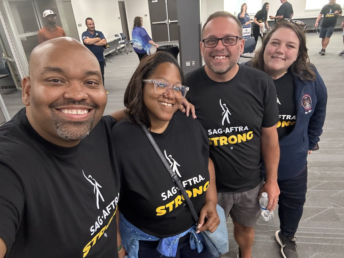 JasonMHoskins's tweet photo. Honored to spend the National Day of Solidarity with SAG-AFTRA members as well as the brothers and sisters of organized labor. Was able to share more about my legislation to bring good Union film jobs back to MI as we rallied in solidarity with the WGA and SAG-AFTRA strikes. https://t.co/P23nLjoxGI