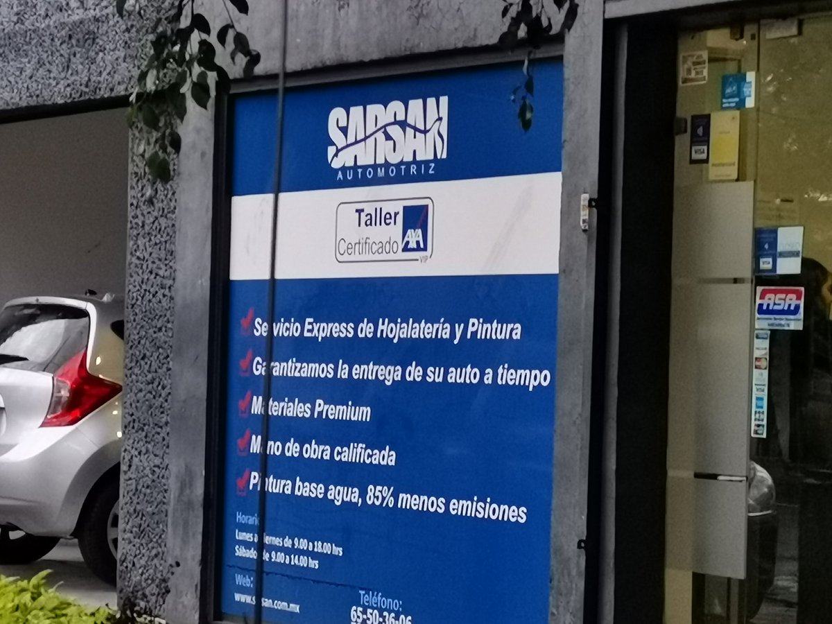 jackrevolver's tweet photo. @SARSAN_Automot  @AXAMexico  
Porfa su apoyo para no dejar los autos que tienen para reparación sobre la ciclovía. 
Le comenté al personal que estaba ahí que los movieran porque obstruyen el paso de ciclistas (y más con Lluvia) y me tiraron de loco. Prevengamos accidentes https://t.co/dAB60UHiRg