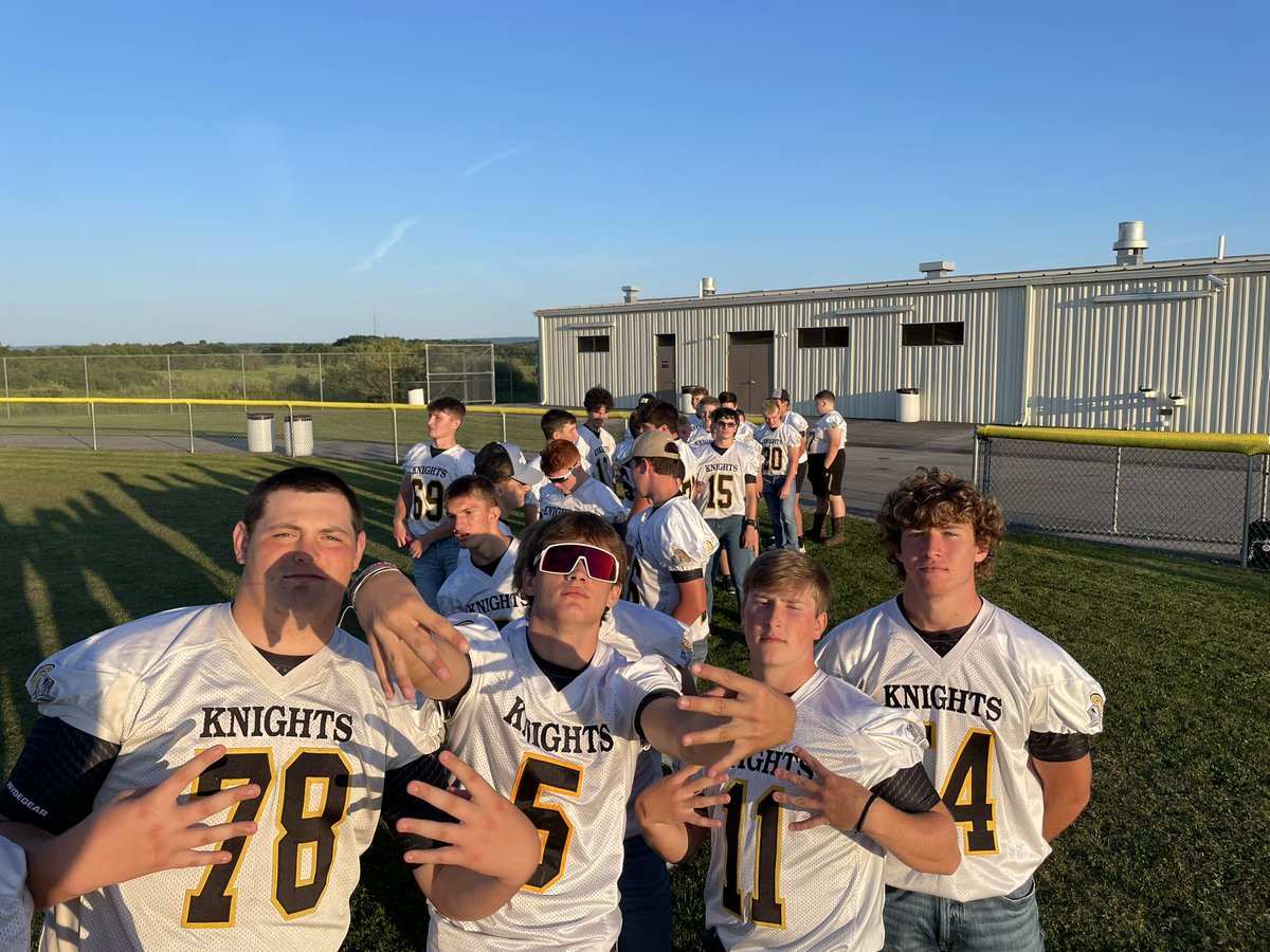 MoValleyFB's tweet photo. Amazing turnout for Meet the Knights. I will work my tail off to give these Seniors and this Community a program to be proud to call their own. 

#OneKnightNation #BlackKnightProud https://t.co/0APwl74jyp