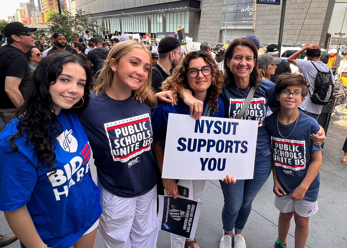 nysut's tweet photo. Some scenes from today’s National Day of Solidarity with President @MelindaJPerson, @AFLCIO, @sagaftra, @AFTunion, @UFT, @WGAEast/@WGAWest! 

Fair contract for our nation’s incredible actors and writers NOW! https://t.co/AClzqn6e02
