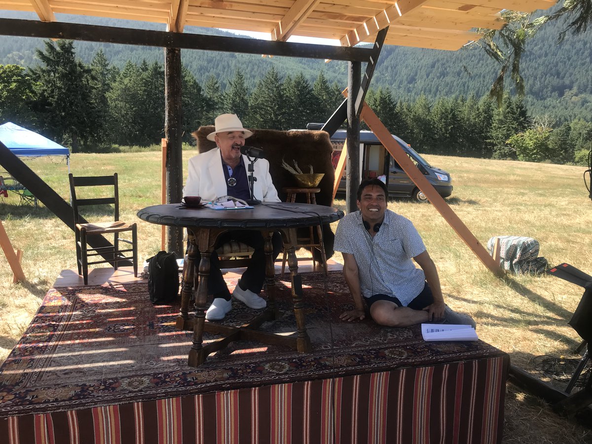 OrcaCoveMedia's tweet image. Our legendary director @DarrellMDennis  and the honourable Graham Greene as our "MC", exchanging notes on set of #SweetSummerPowWow

We are so grateful to work with these two notable Indigenous filmmakers once again! 

Images by Gavin Andrews movingimagery.ca