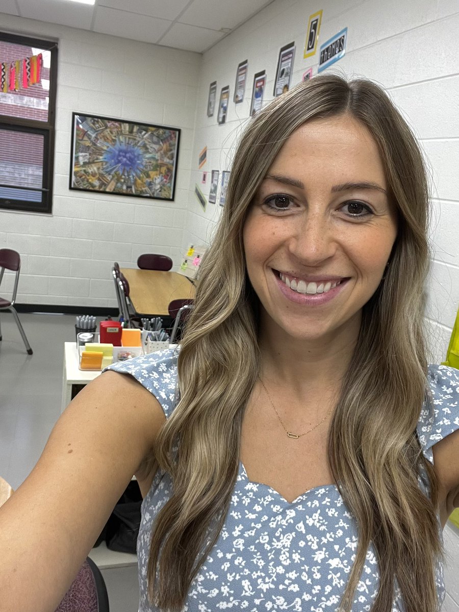 MrsDanielleBatt's tweet photo. Keeping tradition alive. Year 7’s open house night selfie. Ready to get started with our new class of 6th graders! https://t.co/a3ewuO1kR0