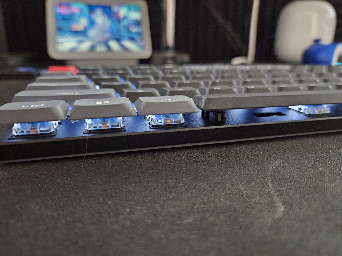 GalaxyReviewsX's tweet photo. Picked up this absolute gem of a keyboard from @KeychronMK and it's an absolute beauty. If you're in the UK then you can find it on @AmazonUK https://t.co/uHRusG6UNQ https://t.co/sftpdIa4lE