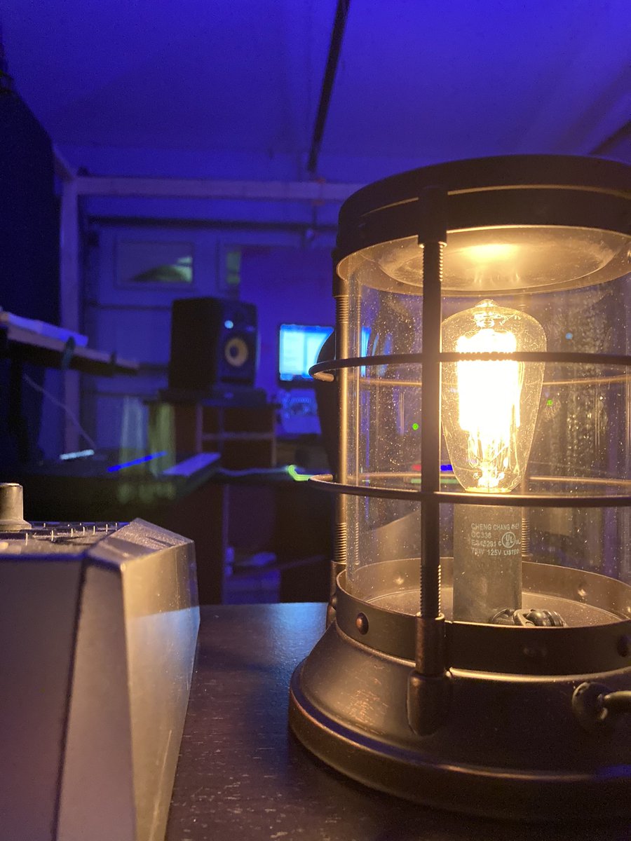 InfiniteBx_'s tweet photo. The #vibe always gotta be right when you crafting #music . #LofiMusic #Art https://t.co/uRHF9f5Bz1