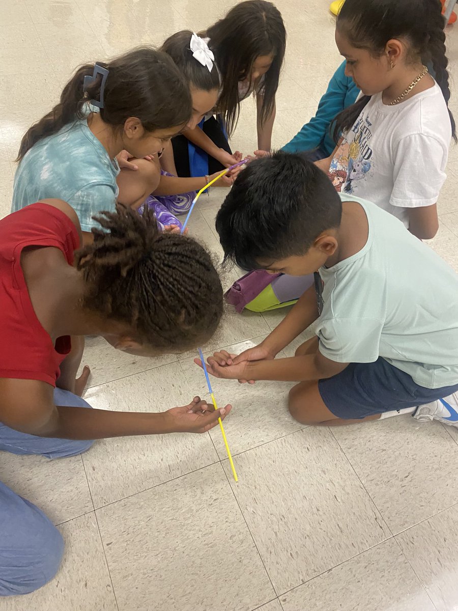 Team building fun in STEM🤗 <a href="/Dpin1967/">Debra Pinon</a> <a href="/galindo_lann/">Laura A. Galindo</a> #SiSePuede #CableIgnited