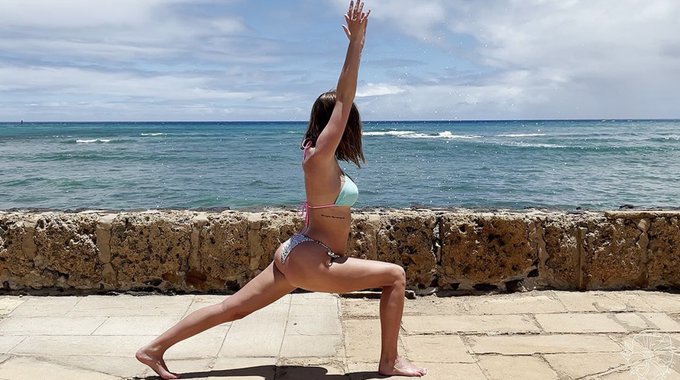 Craving an oceanfront yoga session again 🌊 𝘗𝘰𝘴𝘦: 𝘊𝘳𝘦𝘴𝘤𝘦𝘯𝘵 𝘓𝘶𝘯𝘨𝘦 https://t.co/FZ8nnjm9CY