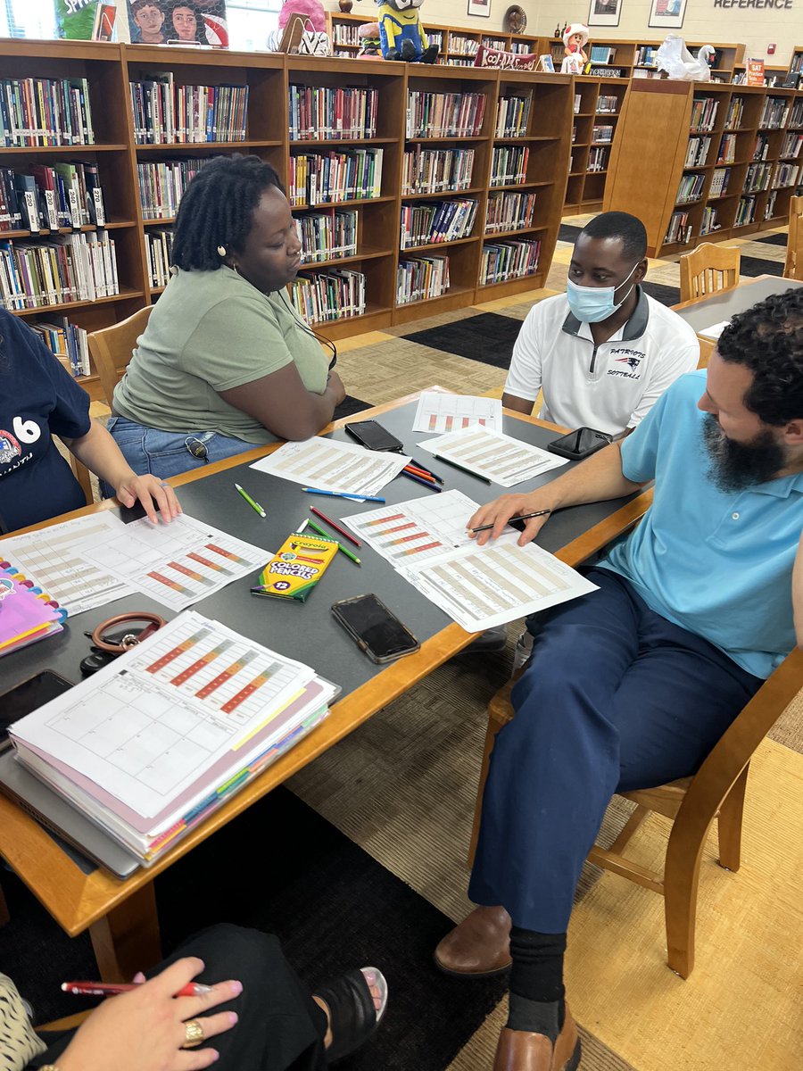 SWPatriots's tweet photo. Todayโs Pop Up PL. Personalize Learning: Goal Setting using Student Data Trackers. The attendees were given the opportunity toโPracticeโ individual student conferences. #DailyEvidence #Southwestblessed #EverydayUbuntu #MosaicView #Built4Bibb https://t.co/xhoCuPbgtl