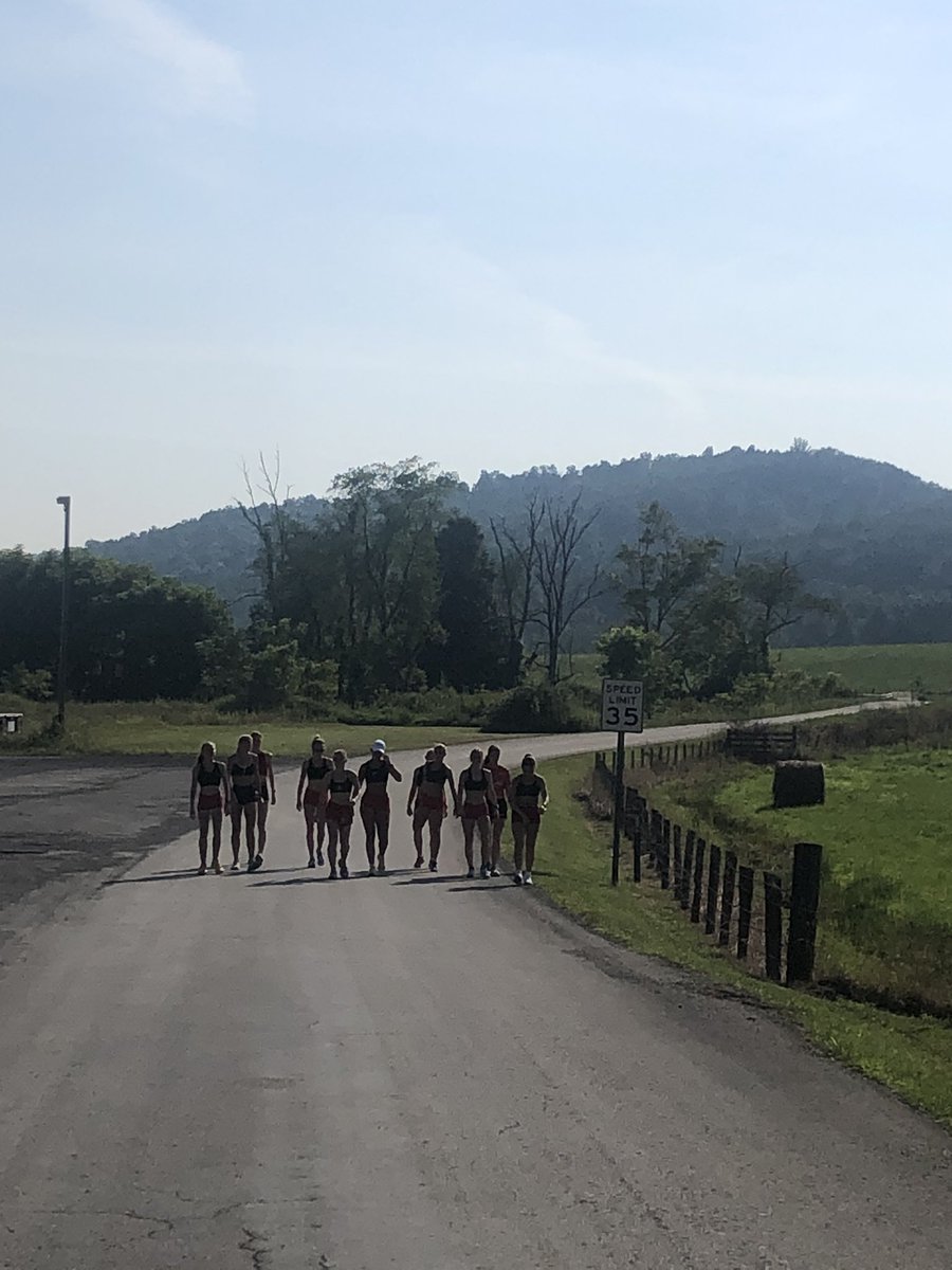 senatorxctrk's tweet photo. #DEXCTF Country road workouts! 😍 https://t.co/pwN0MCajyw