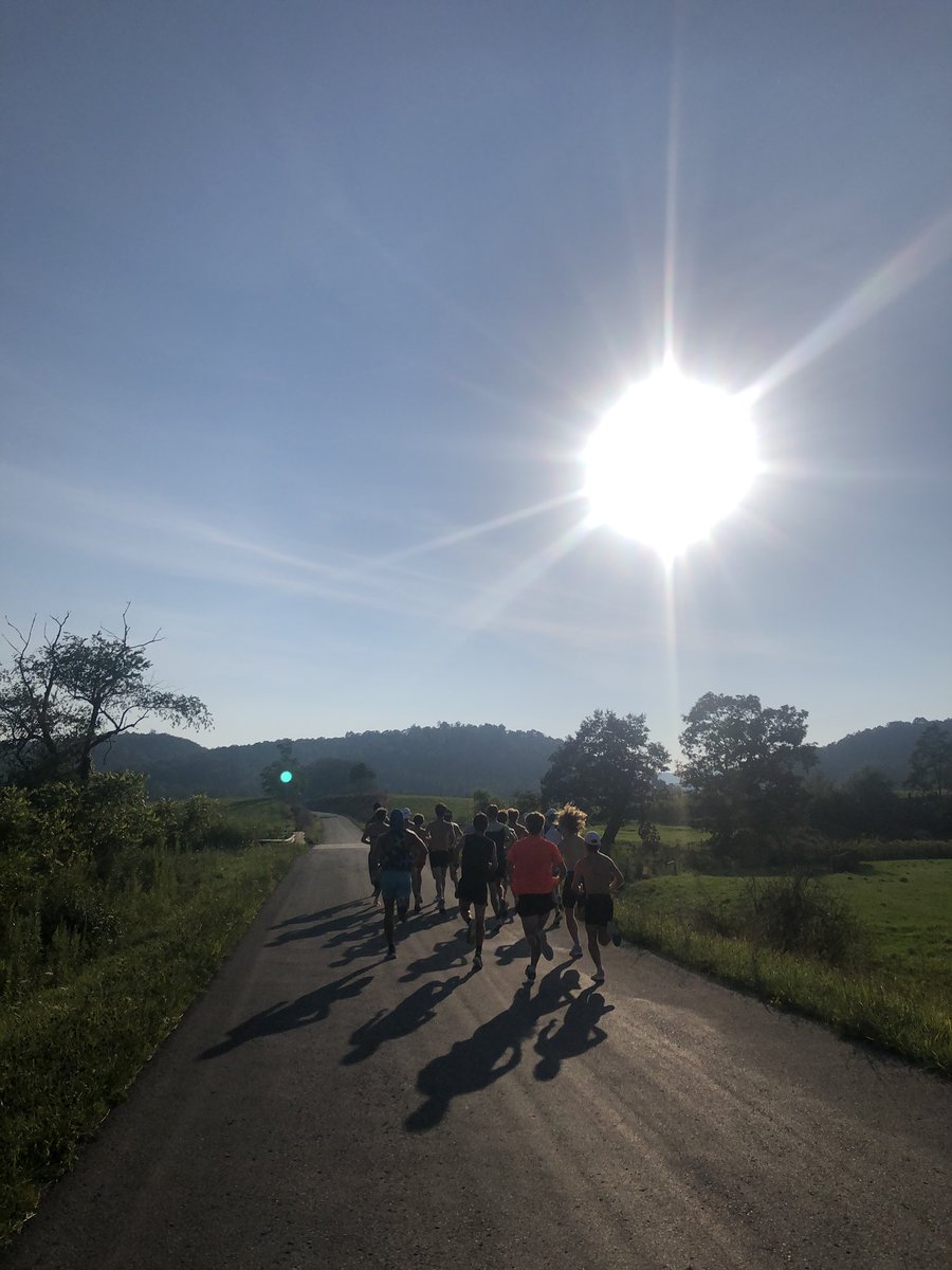 senatorxctrk's tweet photo. #DEXCTF Country road workouts! 😍 https://t.co/pwN0MCajyw