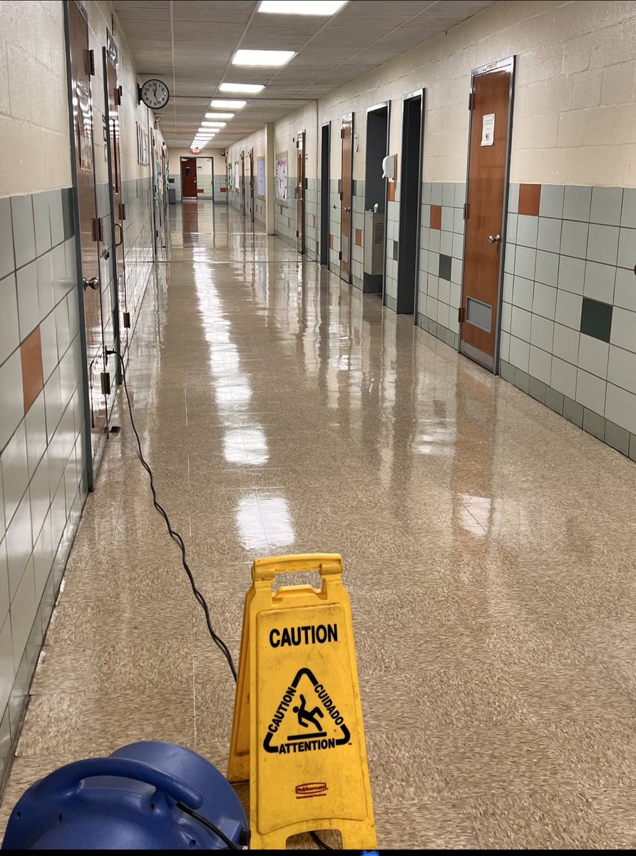 Thank you Mr. Miguel Garcia for your hard work to ensure students <a href="/LionsofLamont/">Lamont Elementary</a>  <a href="/LamontLions/">Lamont Elementary</a>  enter a safe and clean learning environment! You are and important piece to the puzzle! #EndlessPossibilities
