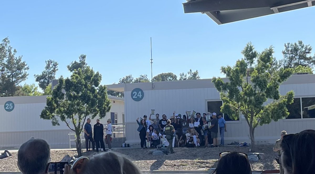 Doro_Slay_Gale's tweet photo. Outside waiting for the #Temecula #schoolboard meeting to start. #loka got their group shot. Notice who’s handing them back their phone after taking that image……. #someofthosethatworkforces https://t.co/epUDYQl0pL