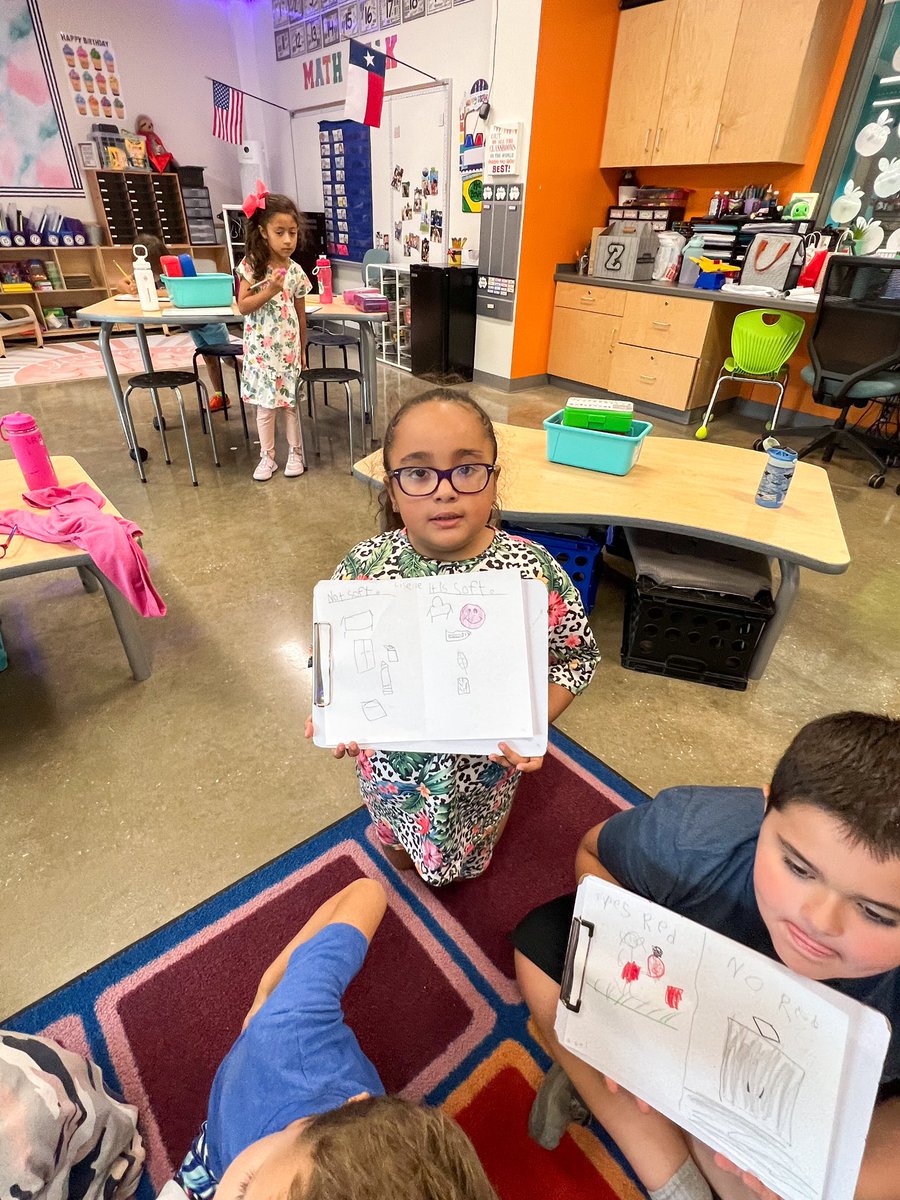 Mrs_Bowe's tweet photo. We’re starting this year off strong! Today we learned about Rules &amp; Laws with Officer Downey. We made observations and classified objects by their properties. Then we watched as it finally rained!
@vanraubelementary @boerneisd #vresbest #weareateam #teamvres #teamvanraub #goteam https://t.co/TwvRebWAn4