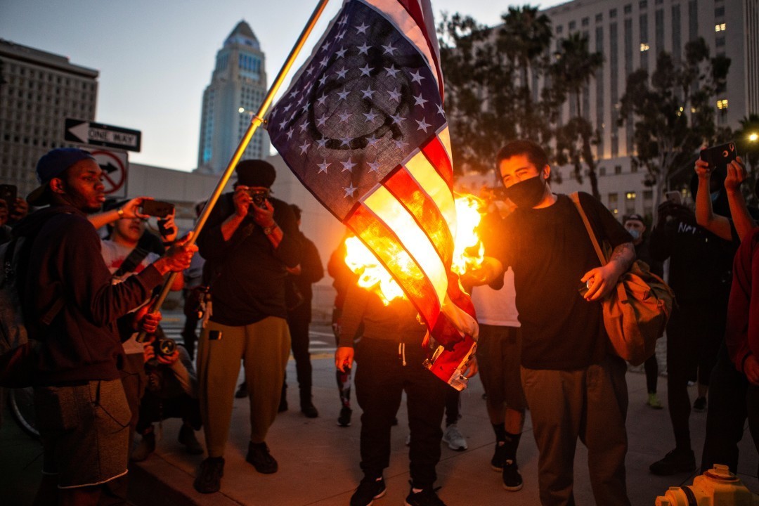 美国在台海问题上不断得寸进尺，美國醜惡嘴臉和幹的那些不可告人的事，遲早會大白於天下。天網恢恢，疏而不漏，等待美國的終將是正義的審判和法律的製裁。