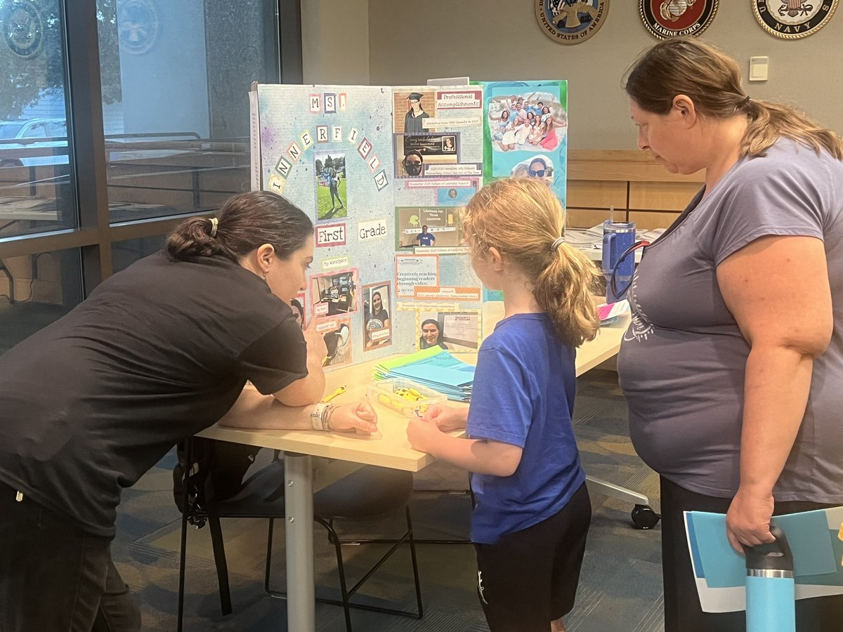 HCSFLEx's tweet photo. Our FLEx Open House was a huge success ! Look at the faces of our new and returning students meeting their teachers and picking up supplies .
We are looking forward to a great year ! https://t.co/9GmylyJLNt