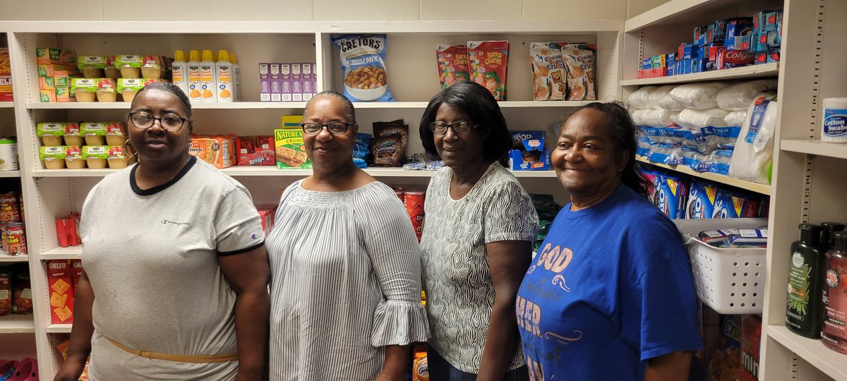 KimMitchell96's tweet photo. Thank you, Mrs. Collier and #TheDormParentsFoundation for supporting our scholars and their families!! It takes a village and  @OrrsElementary is glad to have you join ours!!! #community #support #Orrs #Aviators #extraORRdinary https://t.co/eYkjCPshHZ