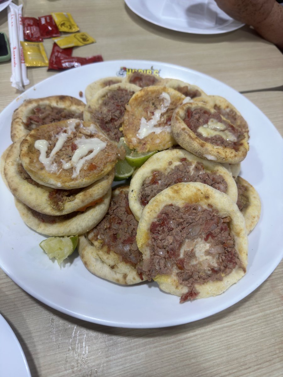 andreiries's tweet photo. @habibsoficial péssimo atendimento, mais de uma hora esperando chegar o pedido, e chega nesse estado? Nunca mais https://t.co/lxanzGqrcF