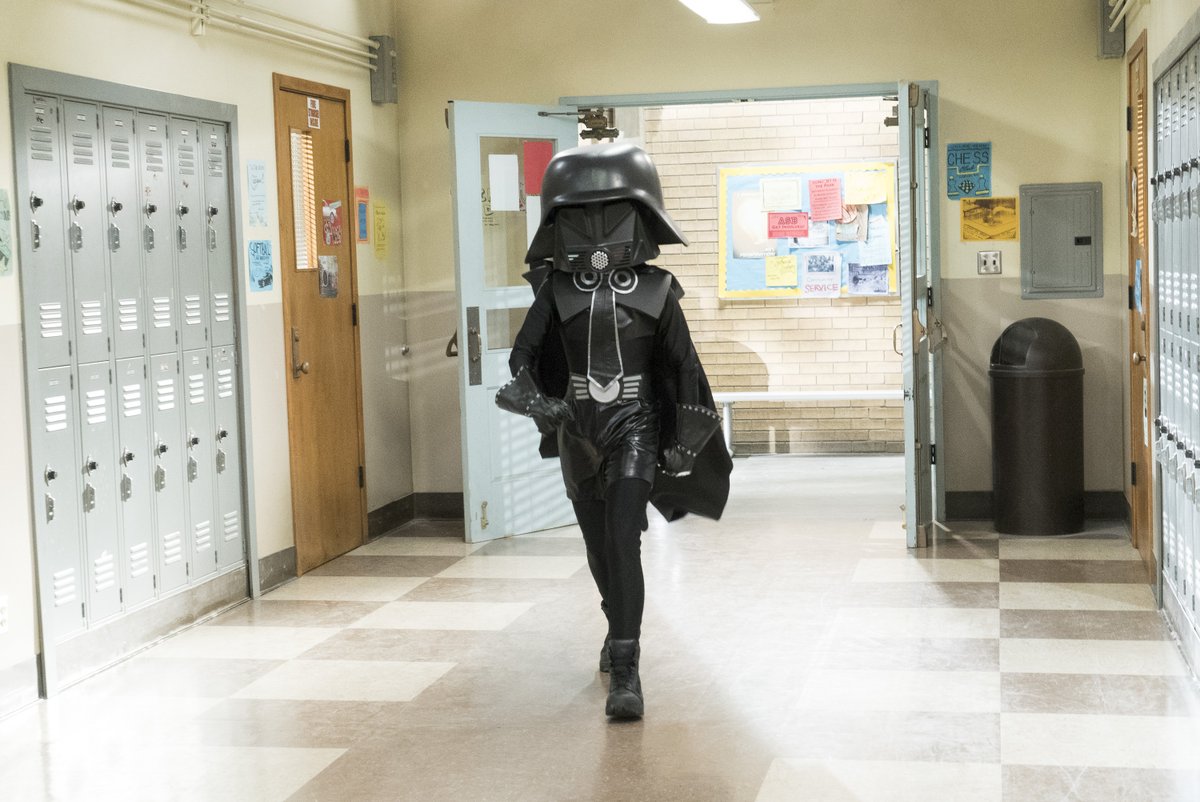 TheGoldbergsABC's tweet photo. Walking into the new school year with a fresh new look like… #TheGoldbergs https://t.co/q6IvvEFKe1