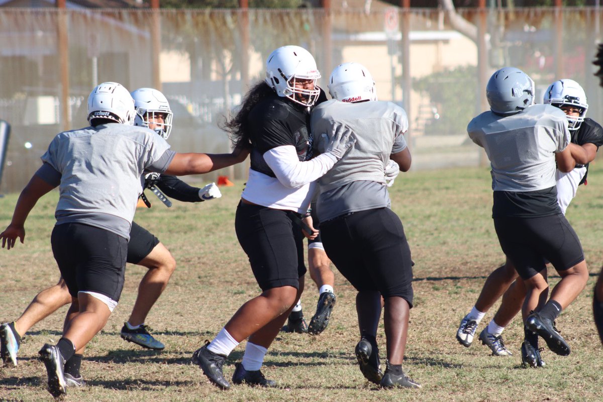 mtorressports's tweet photo. Got to chat with 2026 Inglewood (Calif.) DL James Fongupo (@JamesFangupo102)  about his sophomore season and his game. 6-4, 300 pounds and will only get better https://t.co/XZsLbE7gan