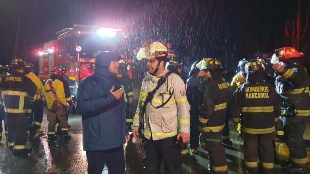 DPROhiggins's tweet image. [En estos momentos] #Pelequén 
Delegado Presidencial de #OHiggins, Fabio López, se encuentra en Pelequén junto a Bomberos y Carabineros de Chile, monitoreando el comportamiento del estero Rigolemo.