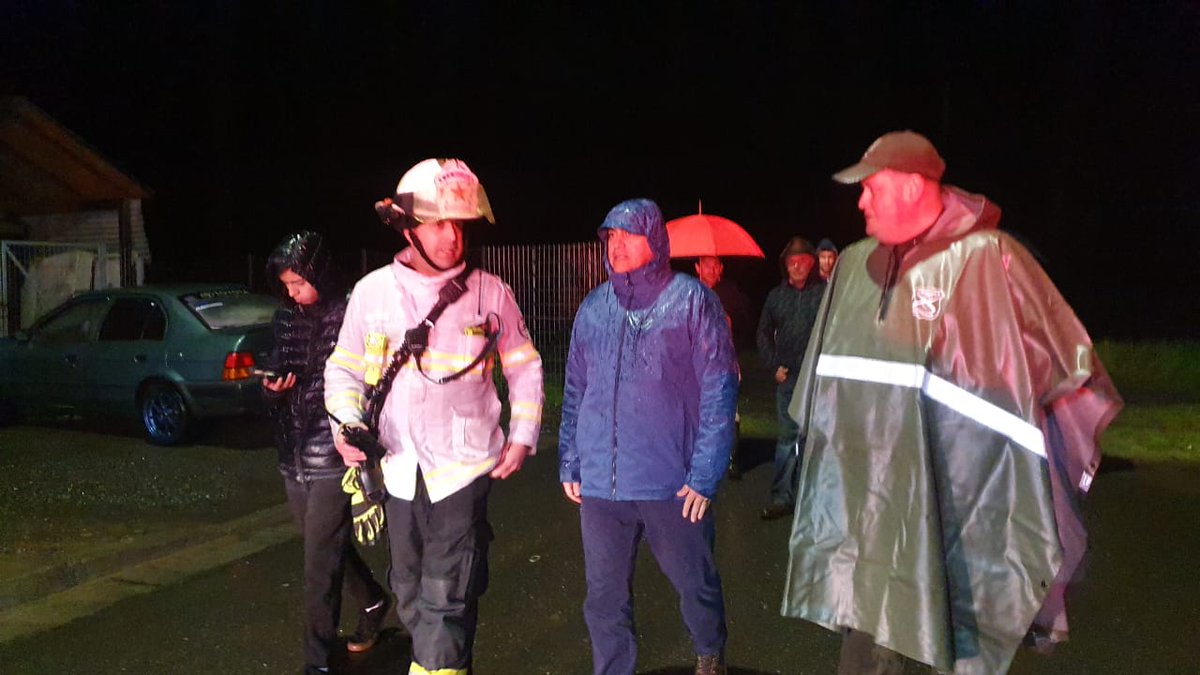 DPROhiggins's tweet image. [En estos momentos] #Pelequén 
Delegado Presidencial de #OHiggins, Fabio López, se encuentra en Pelequén junto a Bomberos y Carabineros de Chile, monitoreando el comportamiento del estero Rigolemo.