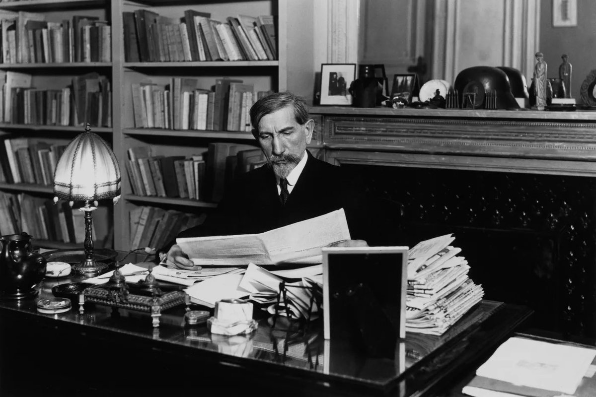 IIFBS_'s tweet photo. « Qui dit démocratie dit double gouvernement : l'apparent, celui du nombre; le vrai, celui des oligarchies et de l'or. »

Mes idées politiques - Charles Maurras https://t.co/gELhLaeXjQ