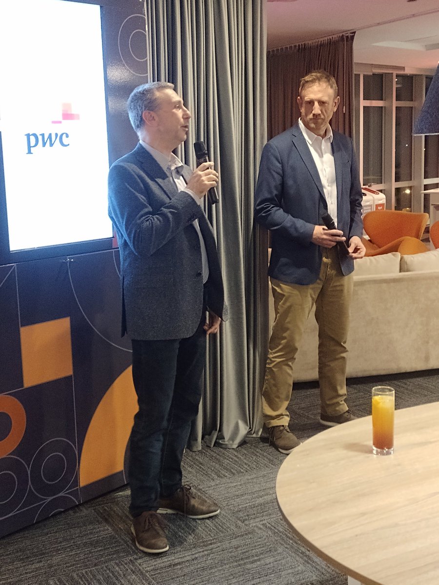 GalindezM3's tweet image. Miguel Urus y Sebastián Azagra, de @PwC_Argentina, presidieron este martes el coctail por la inauguracion de las nuevas oficinas en Rosario. Desde la ciudad, la firma exporta servicios de consultoría a oficinas globales del grupo, entre ellas las de EE.UU. Suman 50 profesionales.
