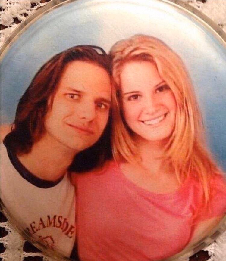 cadeIinhadalana's tweet photo. e quando a Lana Del Rey foi gente como a gente e ficou emocionada por um feio ao ponto de escrever Video Games pra ele https://t.co/Tyun3jOKAJ