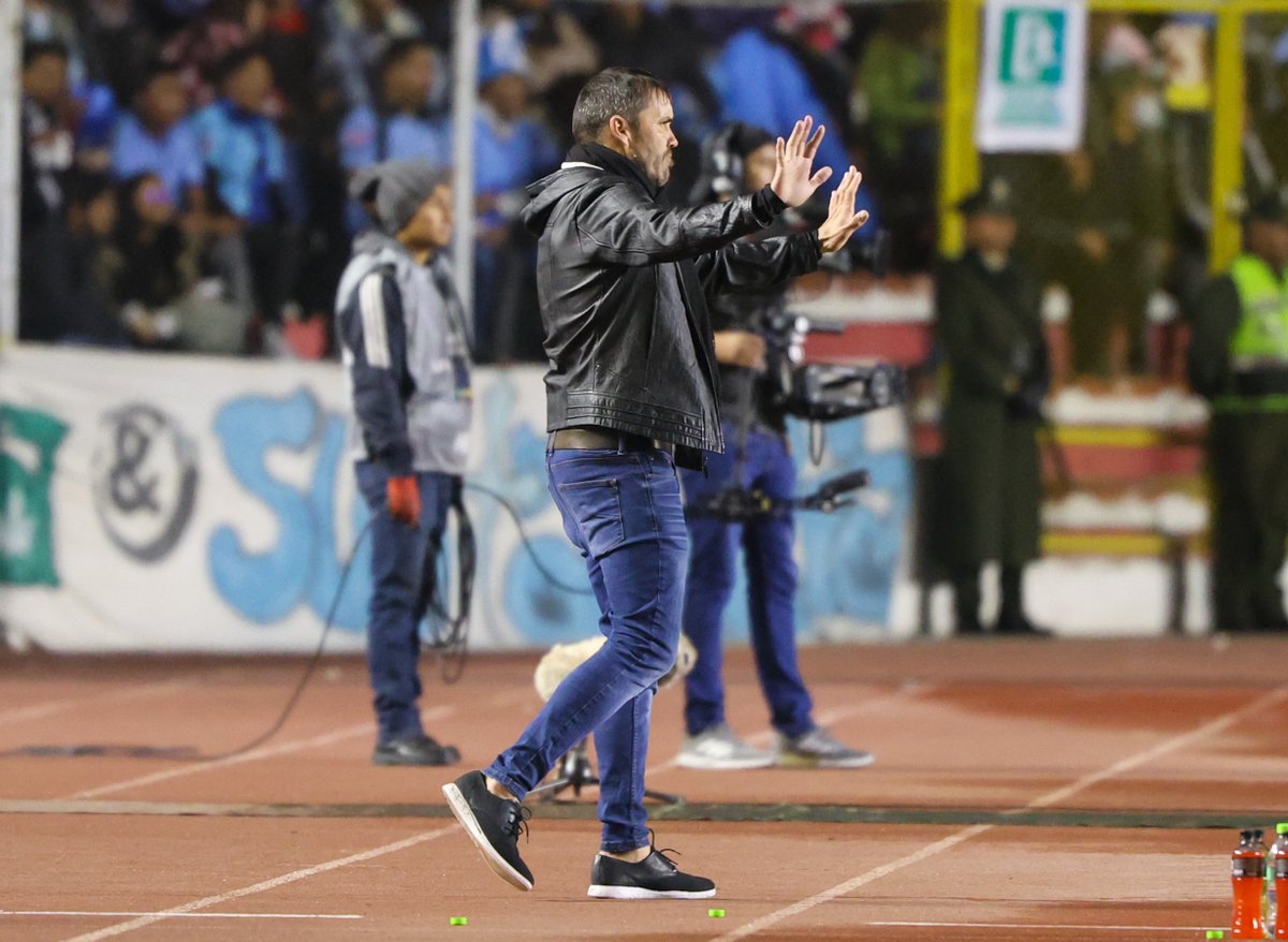 SCInternacional's tweet photo. Estratégia perfeita, trocas impecáveis. Grande noite, Chacho! 🧣🤌 https://t.co/iUSqgqcHvM