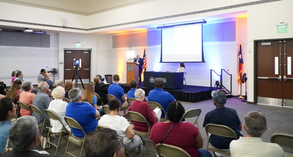 HCPrecinct4's tweet image. Rep. @Jon_RosenthalTX joined Commissioner @LesleyBrionesTX today for a Legislative Townhall at #Weekley Community Center. 

The event was used to provide a summary of the 88th State Legislature and highlighted the wins achieved for #HCPrecinct4 during the session. 

#HouNews