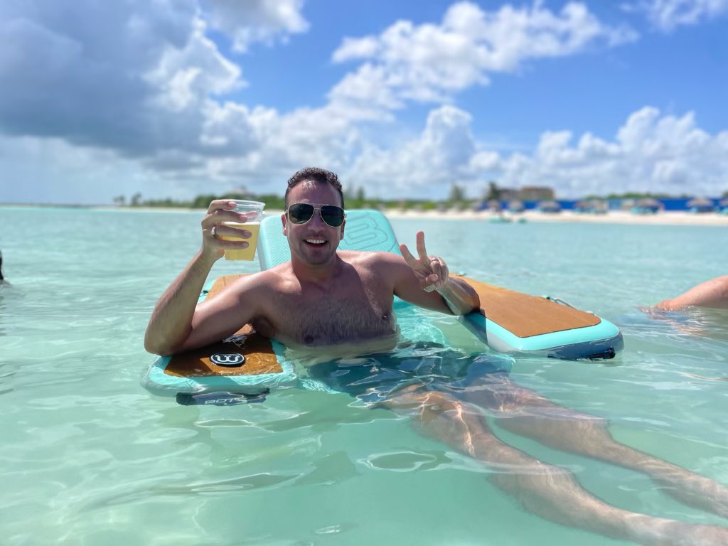 howied's tweet photo. To each and every one of you that took time out of your day to send love, thank you from the bottom of my heart. I’m blessed to have you all in my life. Cheers! 🥂 https://t.co/noc1jLeIxE