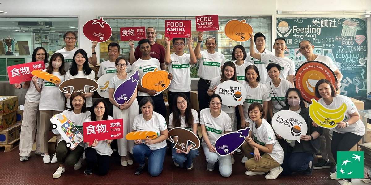 BNPParibasAPAC's tweet photo. Our #volunteers, including APAC CEO, Paul Yang and Hong Kong CEO, Hugo Leung, spent an afternoon with @FeedingHK to make sure surplus #food can be redistributed to those in need. 

#BNPP #Sustainability #CSR https://t.co/oJDfhFFidS