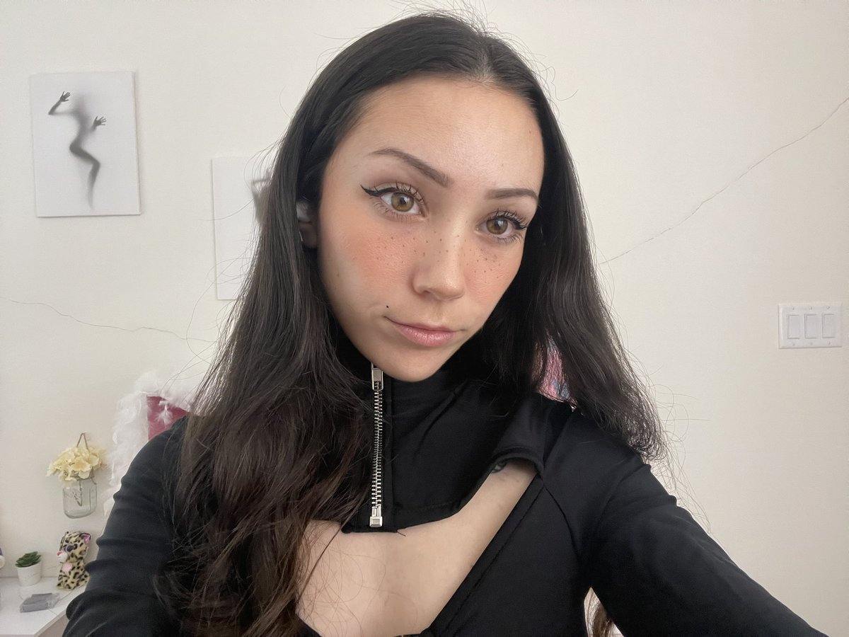 LexiASMR's tweet image. Sick of the bodysuit pics yet?