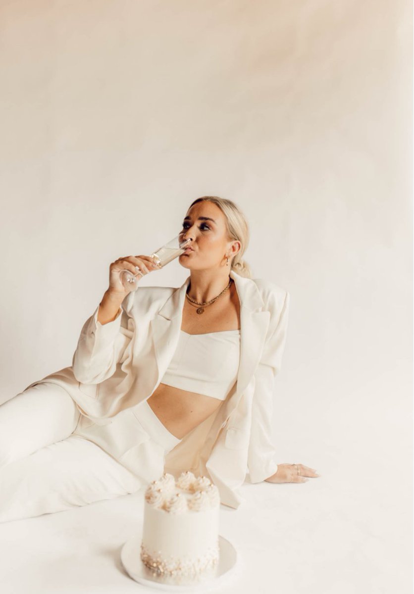 Congratulations to primo financial advisor Chloe Elise, whose book DEEPER THAN MONEY: HOW I WENT FROM BROKE GIRL TO MILLIONAIRE (WITHOUT GIVING UP MY LIFESTYLE) comes out today from Tarcher Perigee (Penguin Random House).  deeperthanmoney.com/deeperthanmone…