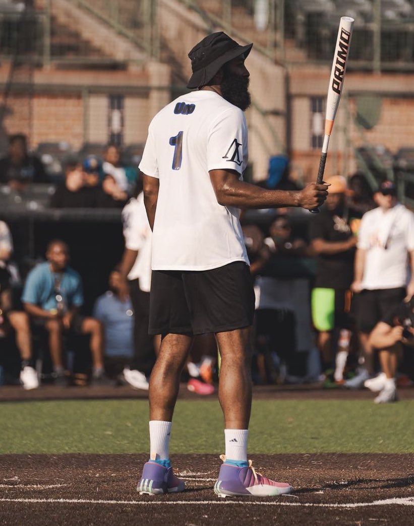 nicekicks's tweet photo. James Harden rocking Harden Vol. 7 Cleats for Charity Softball Game 🎨#JHTownWeekend https://t.co/aq5QLerAzV
