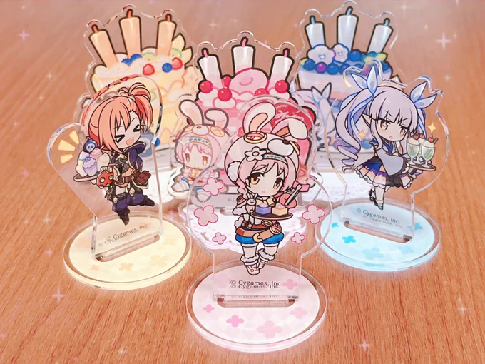 プリコネコラボカフェの受注アクスタ(手前)とどいたミミちゃんたちお給仕できてえらいねぇ 