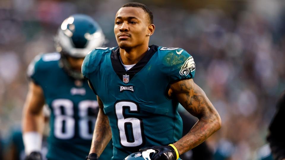 PHLEaglesNation's tweet photo. DeVonta Smith says he plays better when he is sleep-deprived: “I don’t need a lot of sleep. I get 4 hours of sleep, I’m good. All I need is 4 hours. If I get a full 8 hours, I ain’t gonna be worth nothing the next day.”

#Eagles

(via @thepivot) https://t.co/o7Hl49DFFR