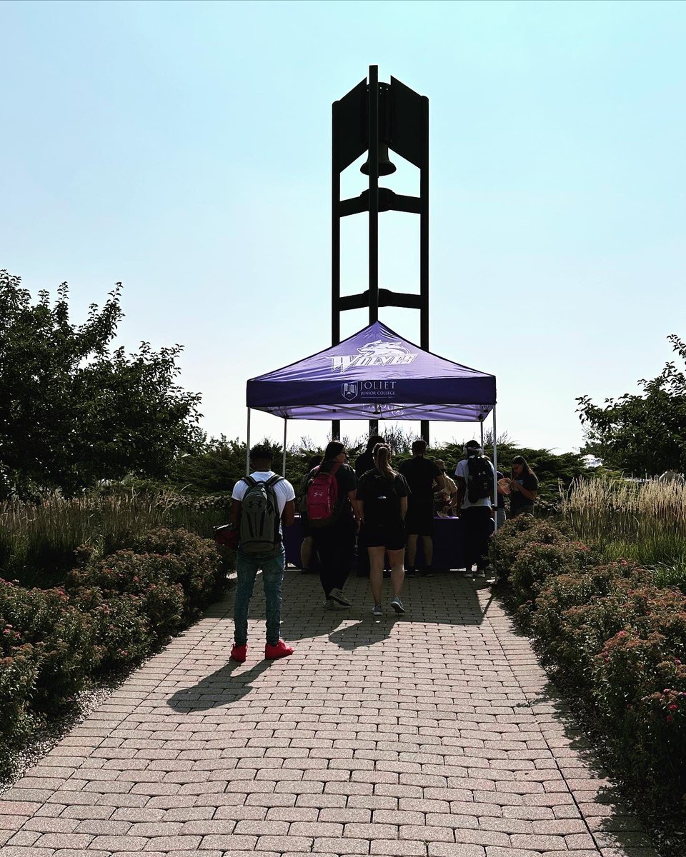 LynnAnnMcGee's tweet photo. So much fun at today’s CMAS Block Party at Joliet Junior College! We are excited for the start of a new semester at the nation’s oldest public community college #thisiscollege #jolietjuniorcollege @JolietJrCollege https://t.co/XoP4K8stGm