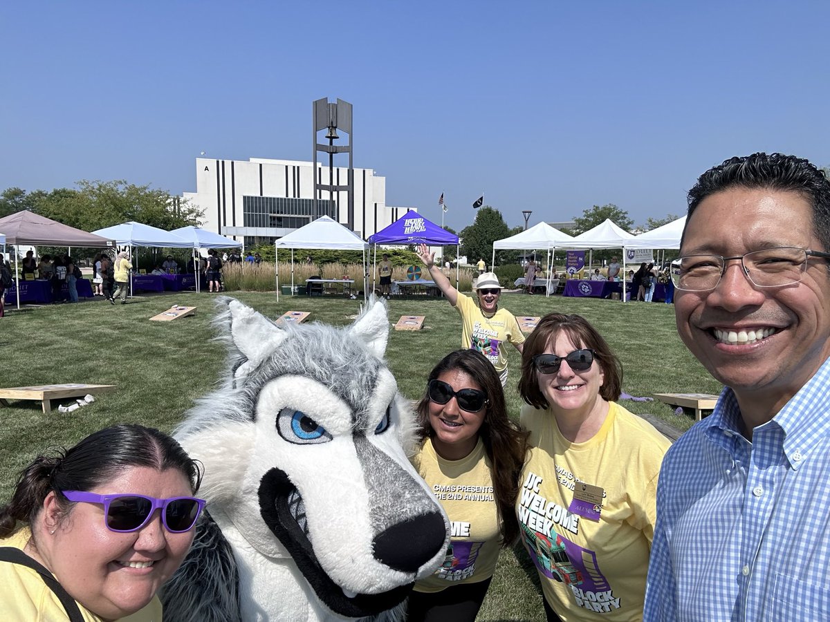 LynnAnnMcGee's tweet photo. #Thisiscollege @JolietJrCollege @clynenamuo https://t.co/yAXt3NTjgx