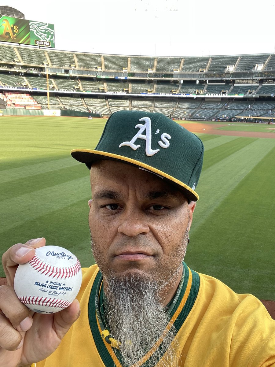MistaMacc's tweet photo. #AtTheColiseum some more baseball time player! #RootedInOakland #LetsGoOakland #KCvsOak #OakvsKC https://t.co/D5sd3uvnaF