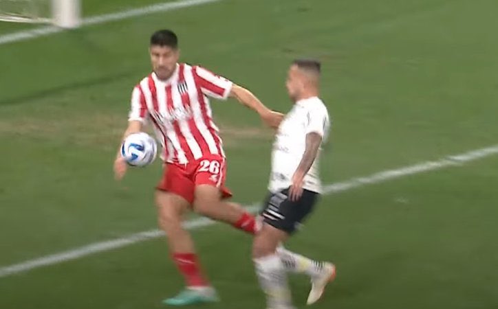 sccpedx's tweet photo. "ah mas o juiz ajuda o corinthians" https://t.co/amZLRl5Jne