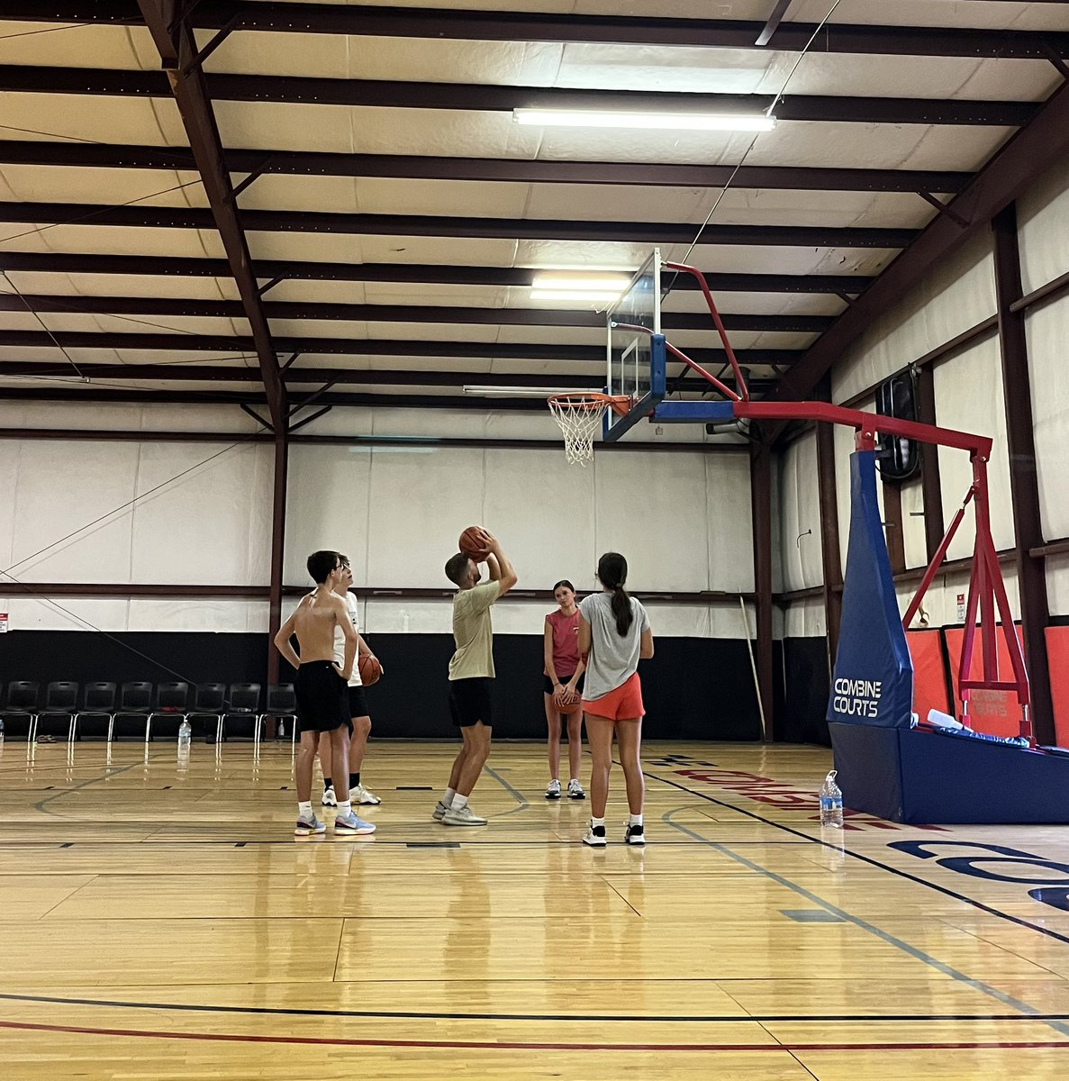 Lyn Smith 🏀 tweet media