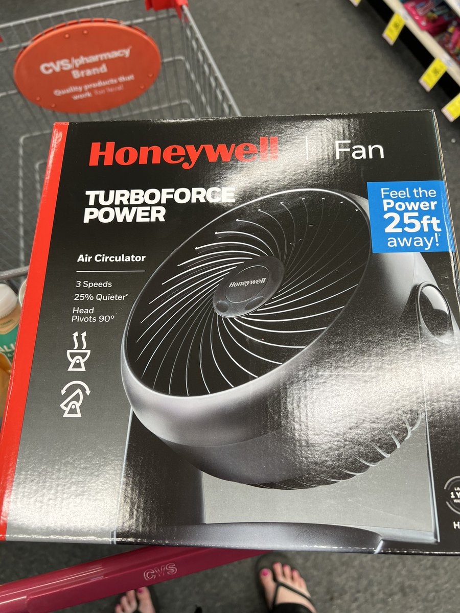 guacamellerz's tweet photo. this is what shopping on vacation looks like in your 40’s lmao I’m very excited to finally try my @KimKardashian #Kimade though 😂 https://t.co/727jVdJ4la