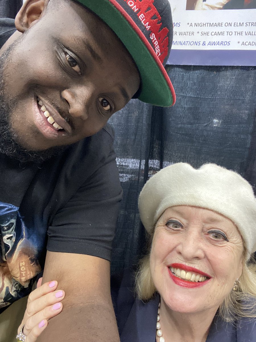 ElmWarrior's tweet photo. “He’s dead because Mommy killed him, I even took his knives” I had no idea Ronee Blakley was gonna be at HorrorHound but nonetheless she was super nice. #roneeblakley #anightmareonelmstreet #margethompson #elmst #fredkrueger #80shorror #horrorhoundweekend #horrorconvention https://t.co/taexcrCTBw