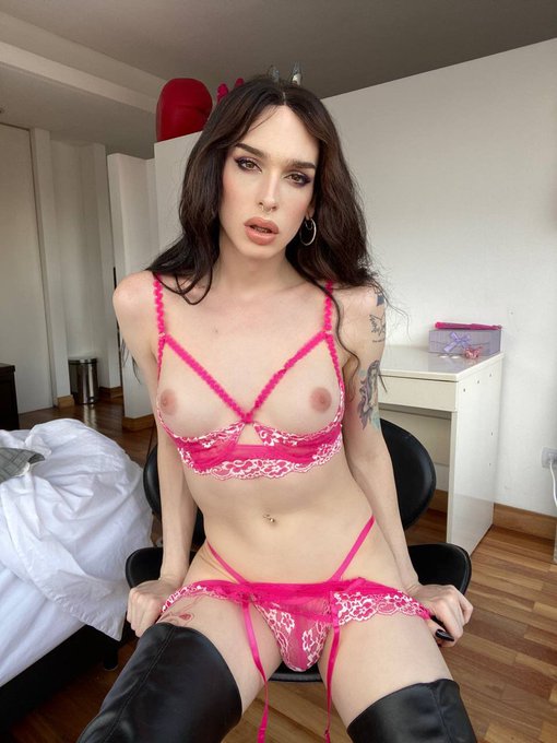 FREE TS BABE 😈⬇️  https://t.co/liL8qygK3J https://t.co/BByXcxcgvR